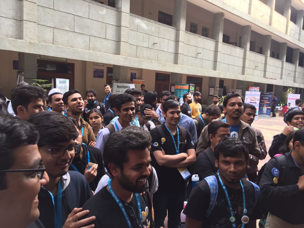 The crowd at the ResellerClub Stall for the big giveaway